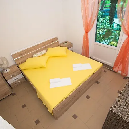 Апартаменты Afrika Макарска